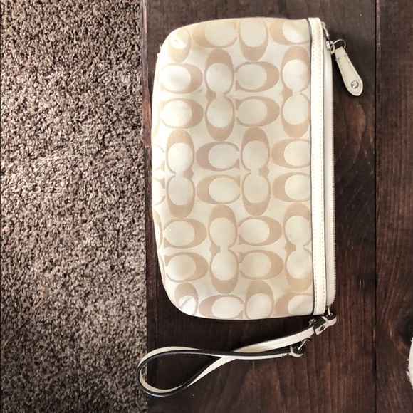 Coach wristlet - Picture 3 of 3